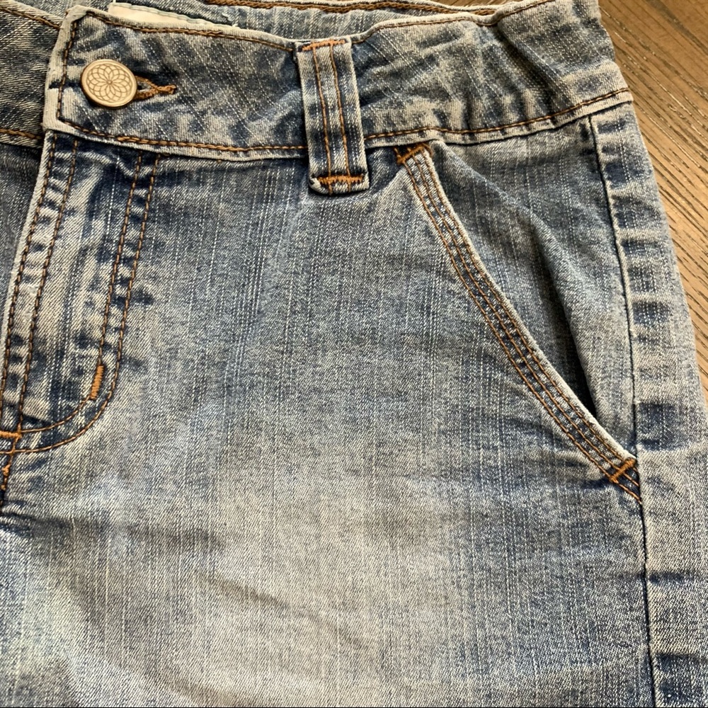 Circo light denim shorts Size 10 - Picture 3 of 9